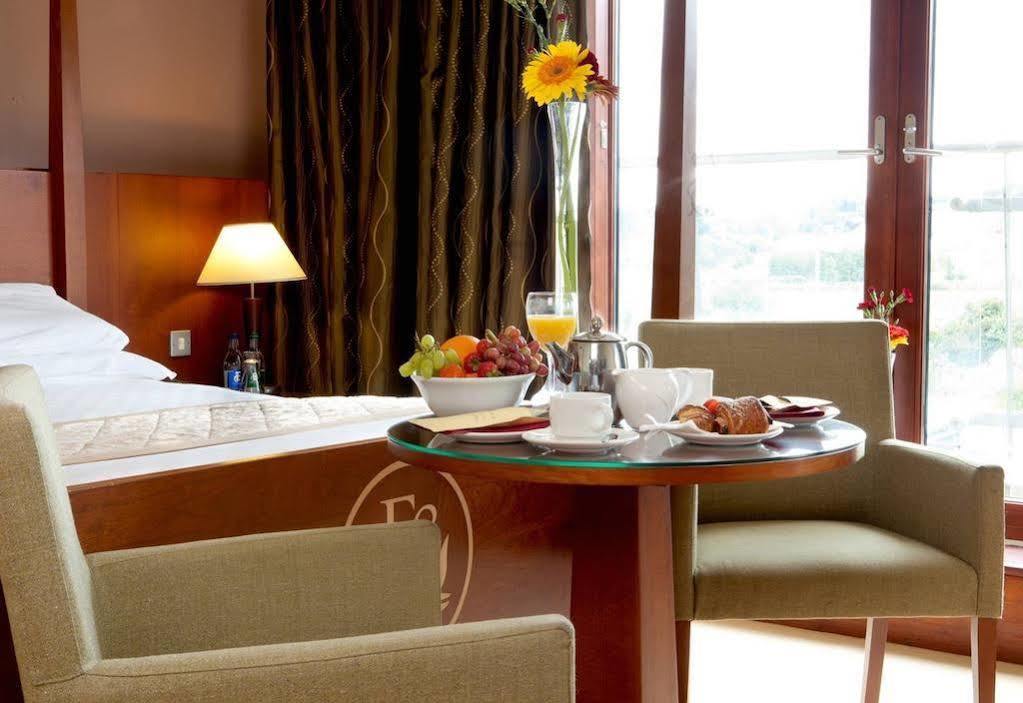 Four Seasons Hotel, คาร์ลิงฟอร์ด ภายนอก รูปภาพ